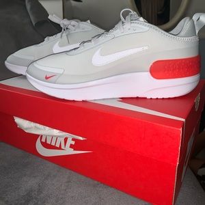 Women NIKE AMIXA